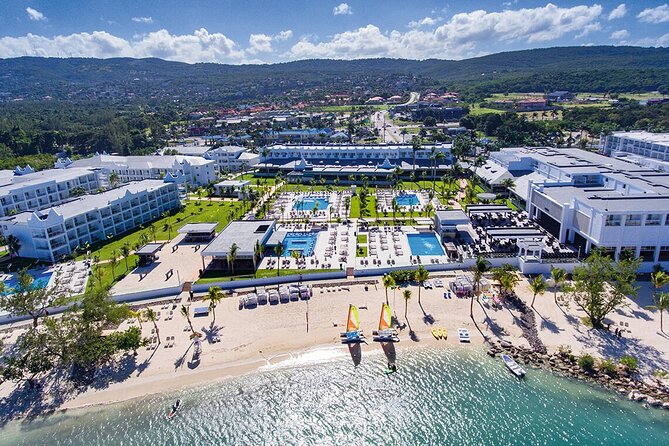 Montego Bay Airport Transfer to Montego Bay and Falmouth Hotels - The short private ride to Montego Bay or Falmouth