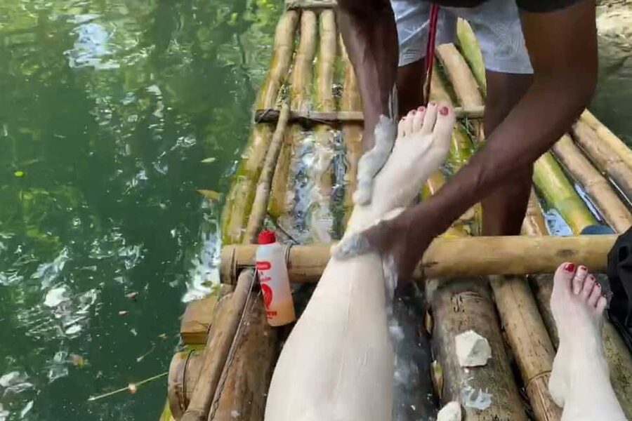 Montego Bay: Bamboo Raft Cruise on the Great River - Floating shops, jerk chicken, and river music