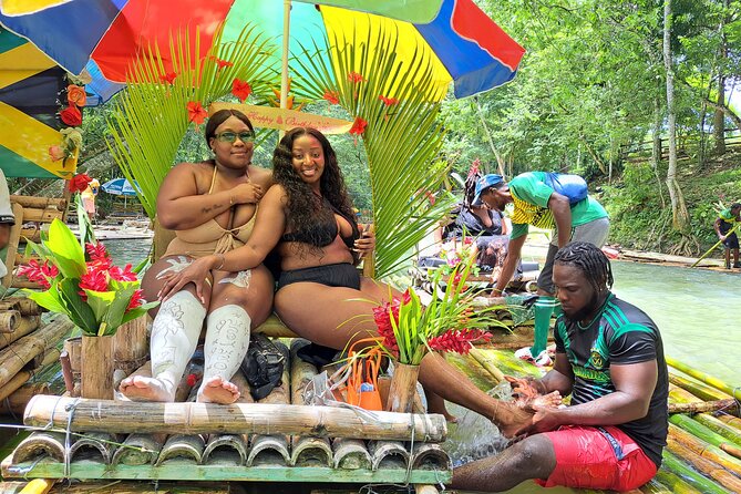 Montego Bay: Bamboo Rafting with Limestone Massage & Shopping - A quiet start on the Great River