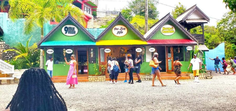 Montego Bay: Bob Marley Tour to 9 Mile, St. Ann - The Montego Bay pickup: private, but confirm the details
