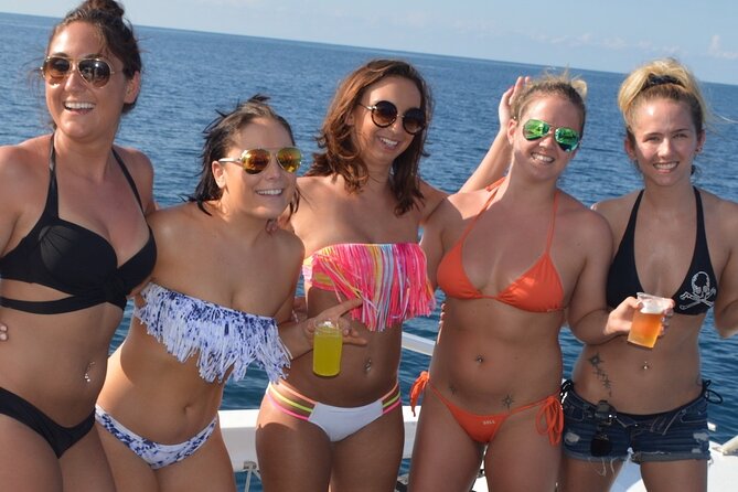 Montego Bay Catamaran: Snorkel Tour with Open Bar & Reggae DJ - Reggae, Soca, and a Jamaican dance lesson