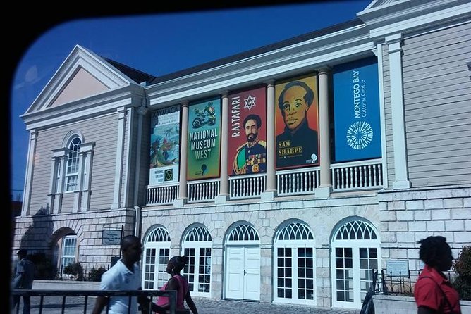 Montego Bay Highlights Tour from Montego Bay - Residential neighborhoods and a closer look at local life