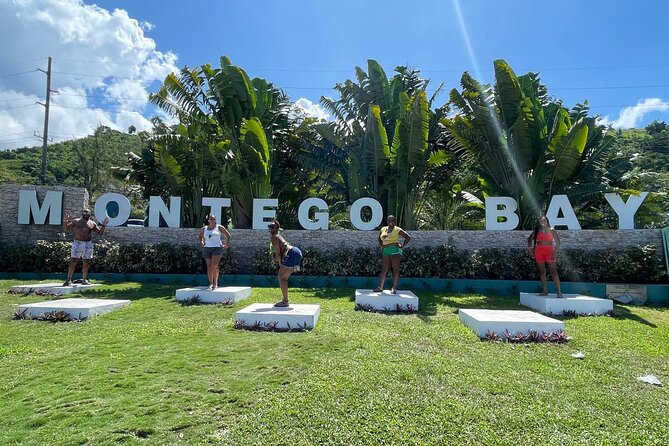 Montego Bay Hotels Private Transfers - Meeting your driver after customs