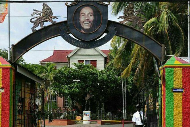 Montego Bay Jamaica Private Tour to Bob Marley Museum Kingston - Why a private vehicle matters on this route