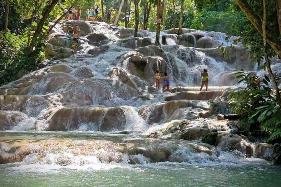 Montego Bay: Private Dunn's River Falls and Blue Hole Tour - Leaving Montego Bay for the falls