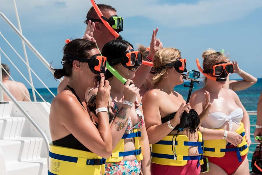 Montego Bay: Reggae Catamaran 18+ Cruise with Open Bar - Reggae, dancing, and the ride home