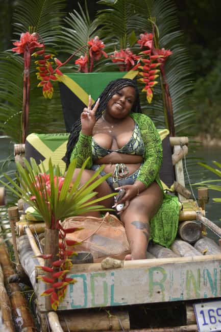 Montego Bay: River Rafting and Limestone Foot Massage - Climbing onto the 30-foot bamboo raft