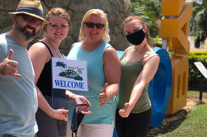 Montego Bay Roundtrip Luxury Transfer with Lounge Access - Food, Drinks, Wi-Fi, and Practical Comfort