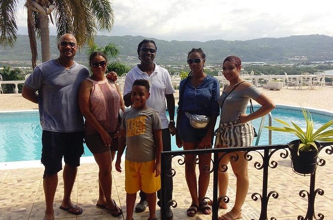 Montego Bay Scenic Tour - The Hip Strip, shops, and a modern Montego Bay
