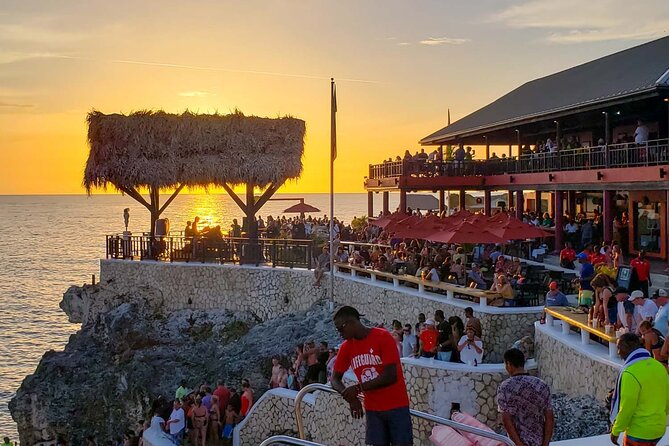 Negril 7 Mile Beach and Rick's Cafe Tour From Montego Bay Jamaica - Two hours at Rick’s Café