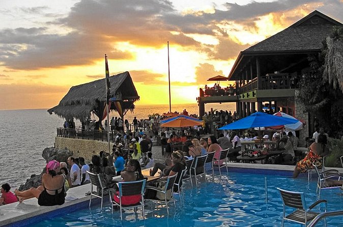 Negril 7 Miles Beach, Ricks Cafe and Shopping - The ride from Montego Bay to Negril