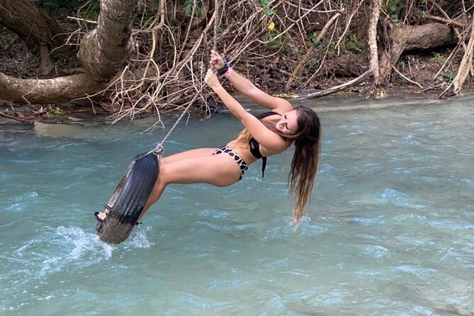 Ocho Rios: Amazing Blue Hole and Chill at Reggae Hill - Guides shape the day