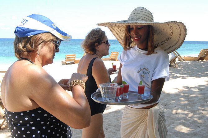 Ocho Rios: Bamboo Beach Club VIP Access with Lunch and Cocktails - Reggae, light entertainment, and the mood