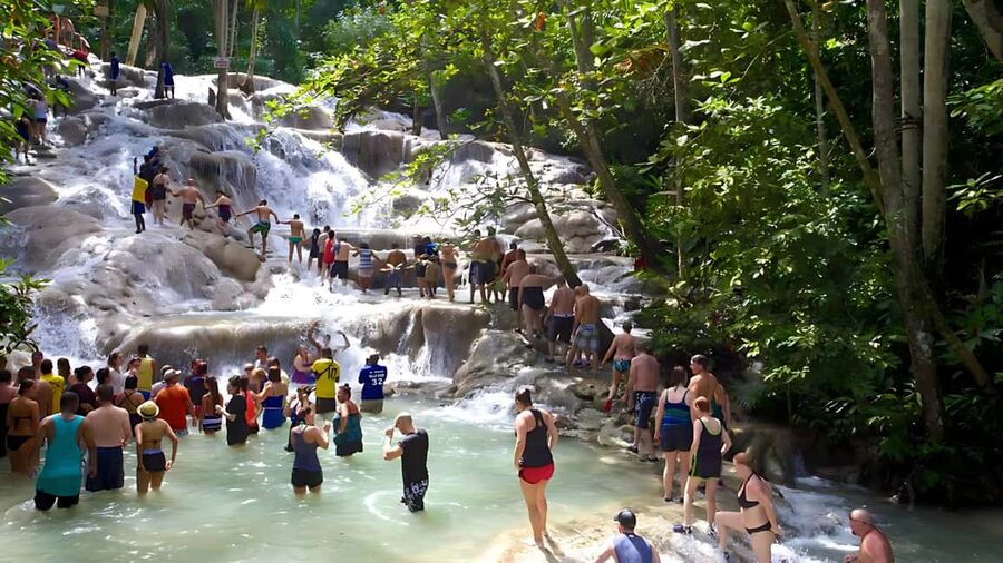Ocho Rios Catamaran: Dunn's River, Snorkeling & Open Bar - Leaving Mahogany Beach and finding your sea legs