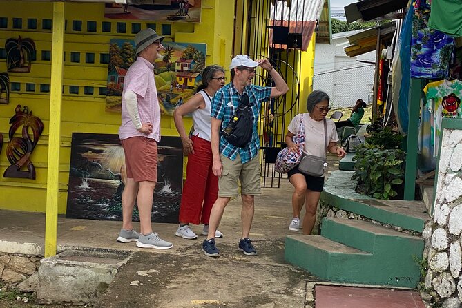 Ocho Rios Sightseeing Tours and Shopping - Market browsing and duty-free shopping
