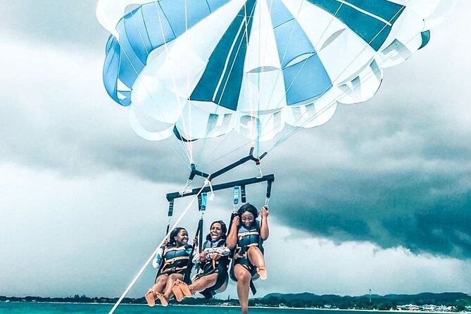 Parasailing, Blue Hole Mineral Spring, Seven Mile Beach - Blue Hole Mineral Spring and the 55-foot jump