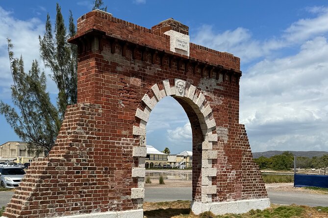 Port Royal (UNESCO World Heritage site)and Downtown Kingston Tour - From the old naval area to the fishing port