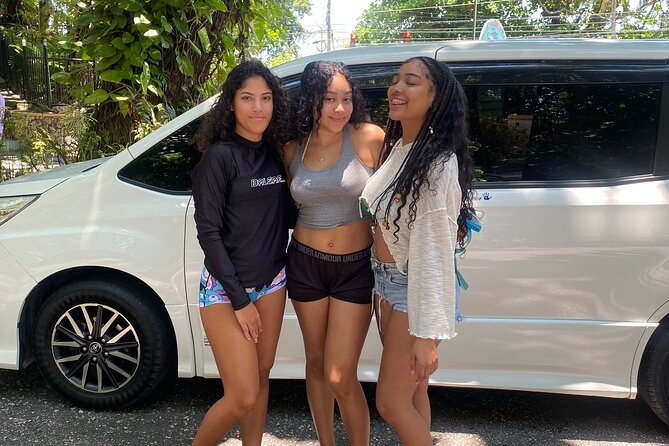Private Airport Transfer to all resorts in Falmouth, Trelawny - What the vehicle offers during the drive