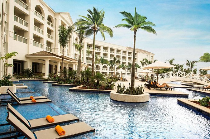 Private Airport Transfer to Hyatt Rose Hall Resort - What the airport pickup looks like step by step