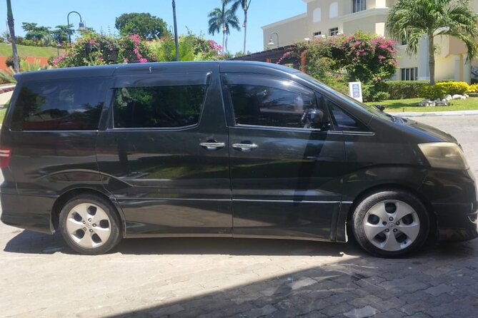 Private Airport Transfer to Hyatt Rose Hall Resort - Optional food and souvenir stops