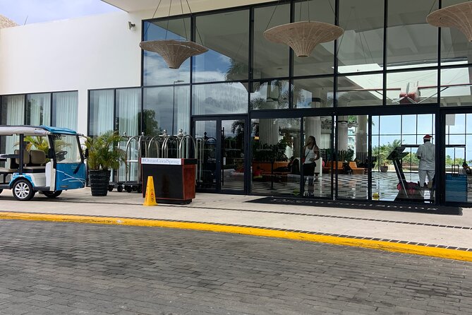 Private Airport Transfer to or from Ocean Coral Spring Resort - A calm first ride from Montego Bay Airport