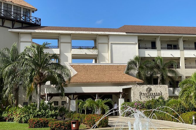 Private Airport Transfer to Secrets Resort Montego Bay - Meeting at the airport without taxi guesswork