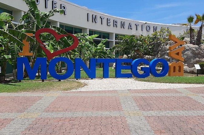 Private Airport Transfers to Negril Hotels - Drivers who keep the journey personal