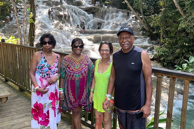 Private fun fill tour from Montego Bay to dunns river & blue hole - Lunch at the Ocho Rios Jerk Center