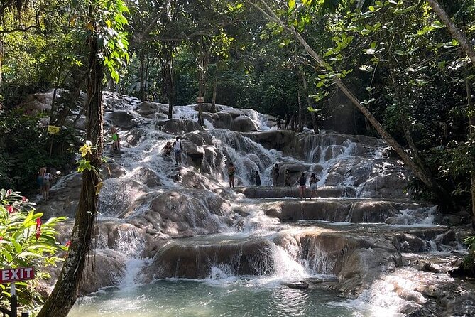 Private fun fill tour from Montego Bay to dunns river & blue hole - What the private format is worth