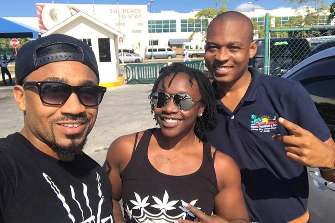 Private: Montego Bay Airport- Negril Resorts on the beach - A Private Vehicle for Couples, Families, and Groups