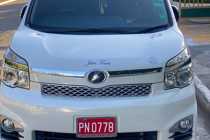 Private Montego Bay Airport Transfer To Hotels in Falmouth - Comfort, luggage, and onboard features