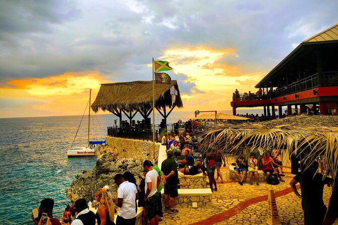 Private Negril Beach and Rick's Café from Montego Bay - Rick’s Café, cliff jumps, and the sunset show