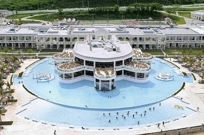 Private Sangster Airport Transfer to Grand Palladium Resort - Who will get the most from this service