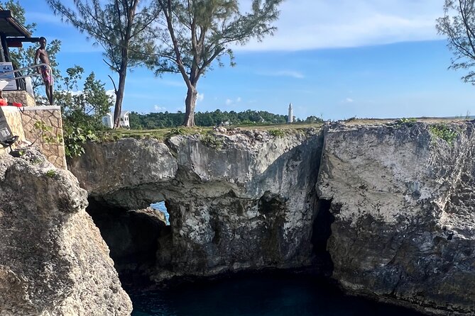 Private Tour for Negril Seven Miles Beach & Rick's Cafe Jamaica - Rick’s Café is a viewpoint first, meal stop second