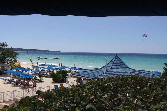 Private Tour Negril Beach and Rick's Cafe From Montego Bay - Rick’s Cafe and the 35-foot cliffs