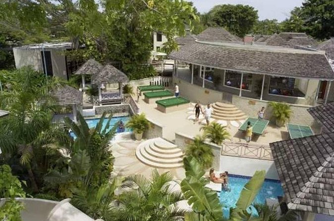 Private Transfer between Hedonism ll Resort and Airport - What the private format changes