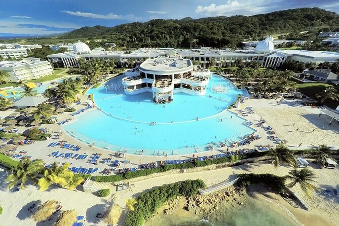 Private Transfer from MBJ Airport to Grand Palladium Hotel - The ride to Grand Palladium in Lucea