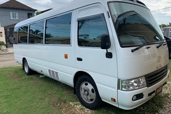 Private Transfer from Montego Bay Airport to Montego Bay Hotels - A cool, private start at Sangster International Airport
