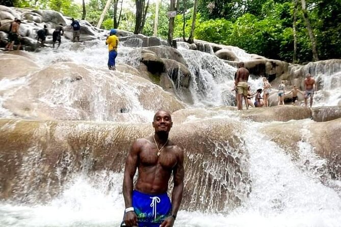 Private Transfer from Montego Bay to Dunns River Falls - Climbing Dunn’s River Falls