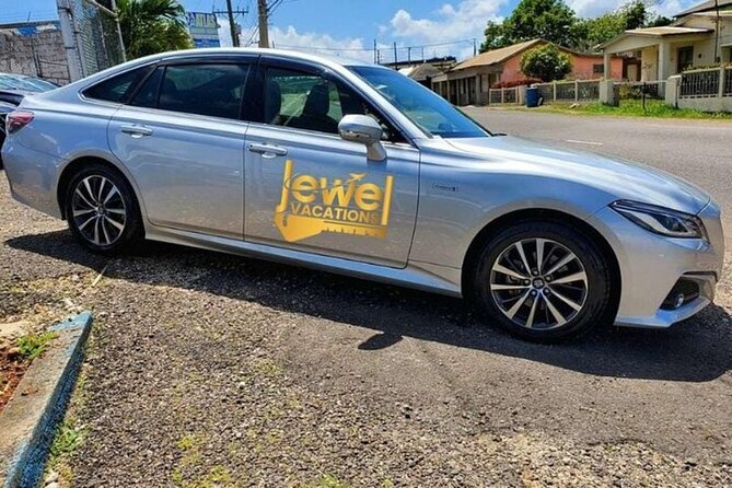 Private Transfers: Montego Bay Airport ↔ Ocho Rios Area - The driver’s role in your arrival
