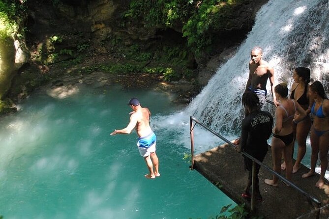 Private Transport to River Tubing or Rafting and Blue Hole combo - The real price of the day