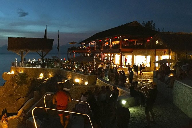 Rick's Café and Seven Mile Beach Private Tour - Key points at a glance