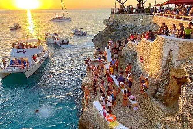 Ricks cafe & 7mile Beach Tour from Montego Bay. - Rick’s Café and Negril’s famous cliffside view