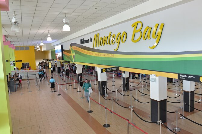 Riu Reggae/Riu Montego Bay/Riu Palace Private Airport Transfer - The private vehicle and what the ride feels like
