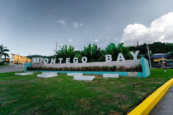Round Trip Montego Bay Airport Taxi - Grand Palladium - Finding the dispatcher after customs