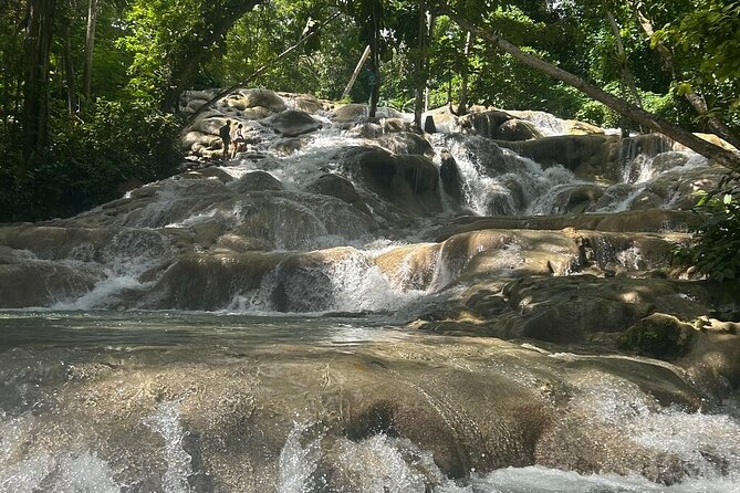 Round Trip Sangsters Montego Bay Airport to Ocho Rios transfers - Booking details that deserve attention