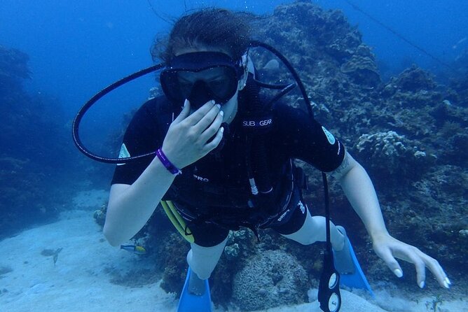 Scuba Diving and shopping on the Hipstrip. - Key points at a glance