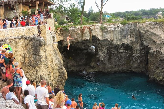 Seven Mile Beach and Rick’s Cafe Private Tour - Why this private Negril day works well
