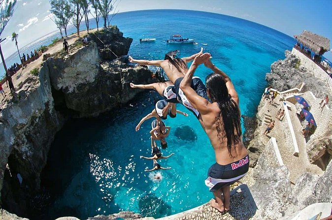 Seven Mile Beach and Rick’s Cafe Private Tour - Who should book this outing?