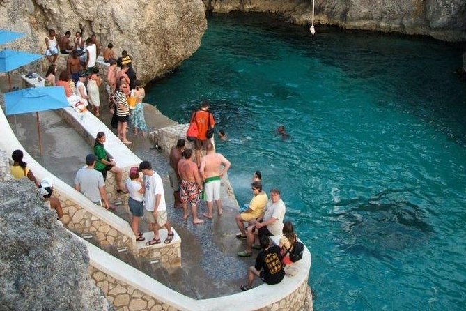 Seven Mile Beach and Ricks Cafe Private Tour. - From Montego Bay to Negril’s famous shore